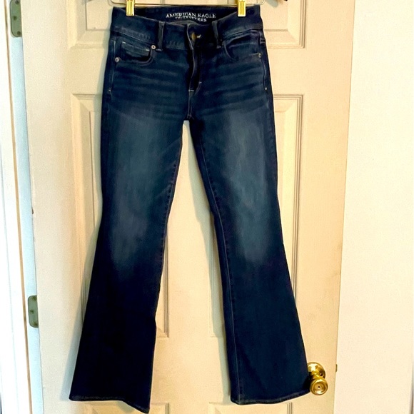 American Eagle Outfitters Denim - American Eagle Outfitters Jeans Size 0 short. Kick boot. Like new condition.
